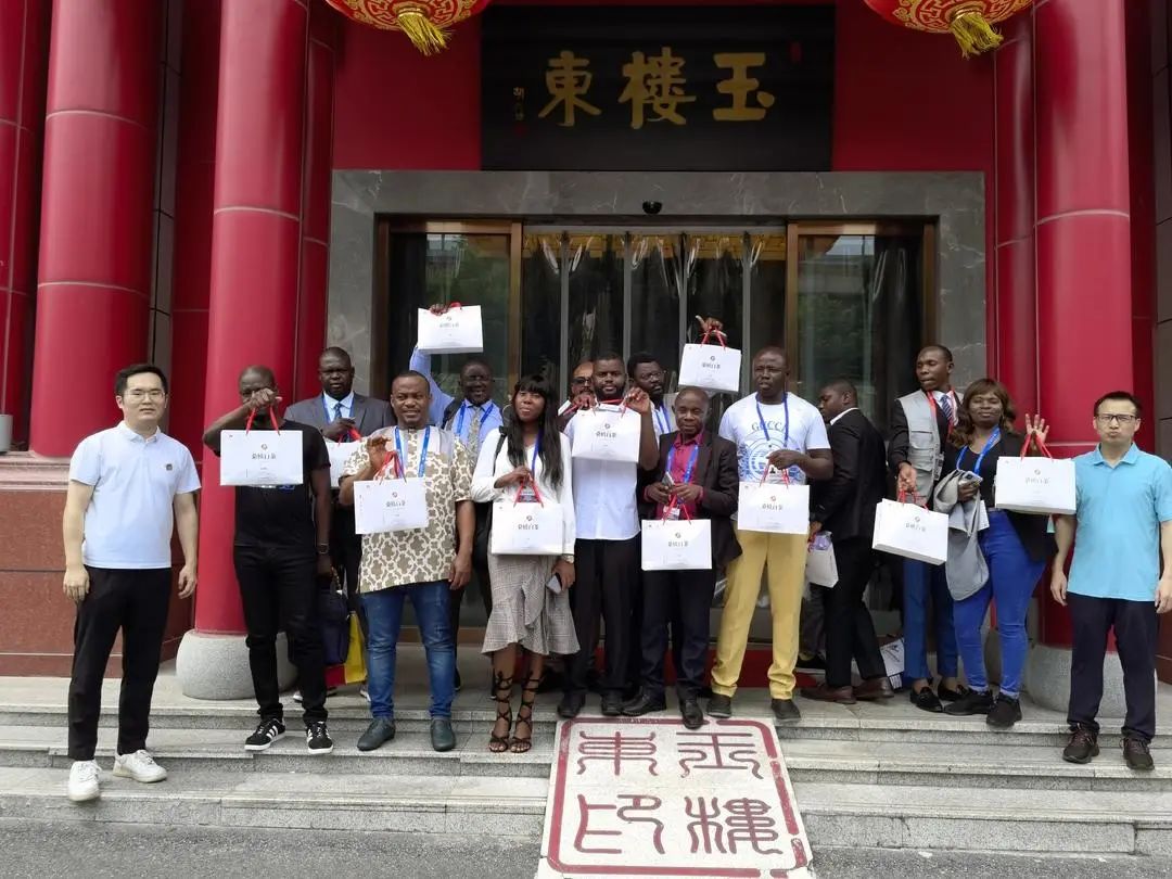 乐鱼网页版-乐鱼（中国）官方桑植白茶亮相“第三届中非经贸博览会”